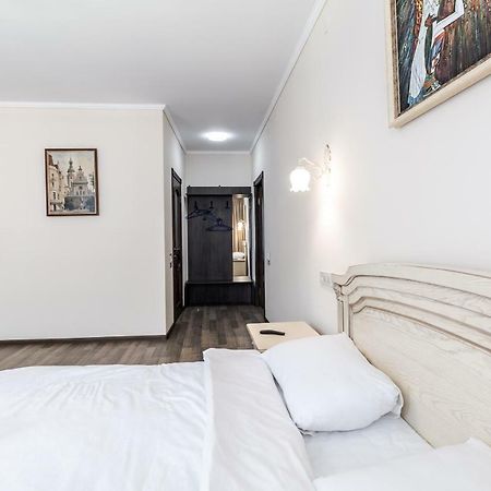 Opera House Apartment 3 Лвив Екстериор снимка