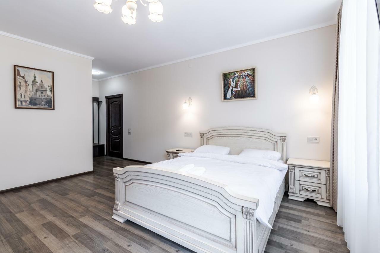 Opera House Apartment 3 Лвив Екстериор снимка
